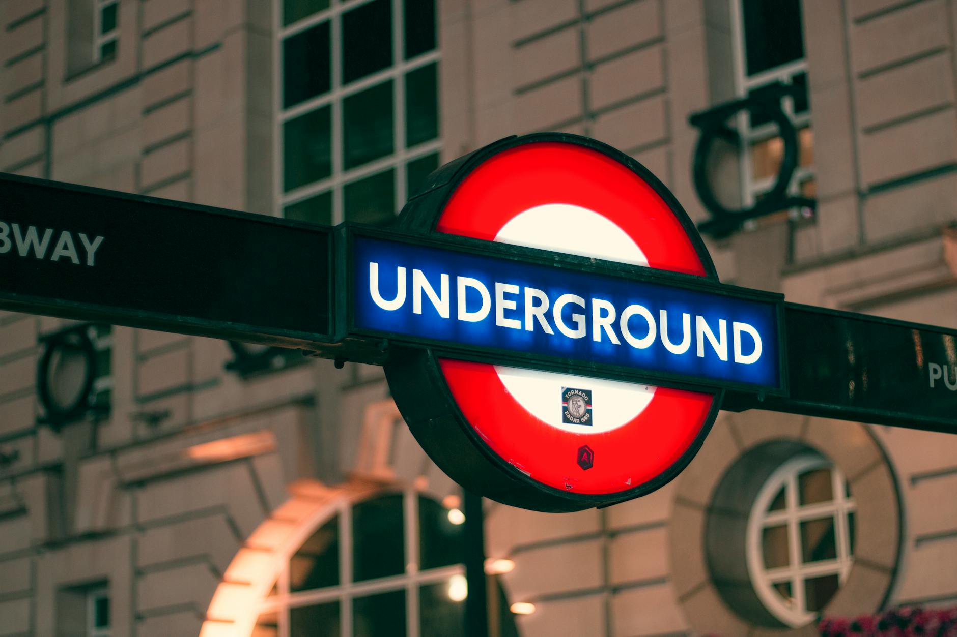 Networking in London: Navigating the World's Most Competitive Professional Scene